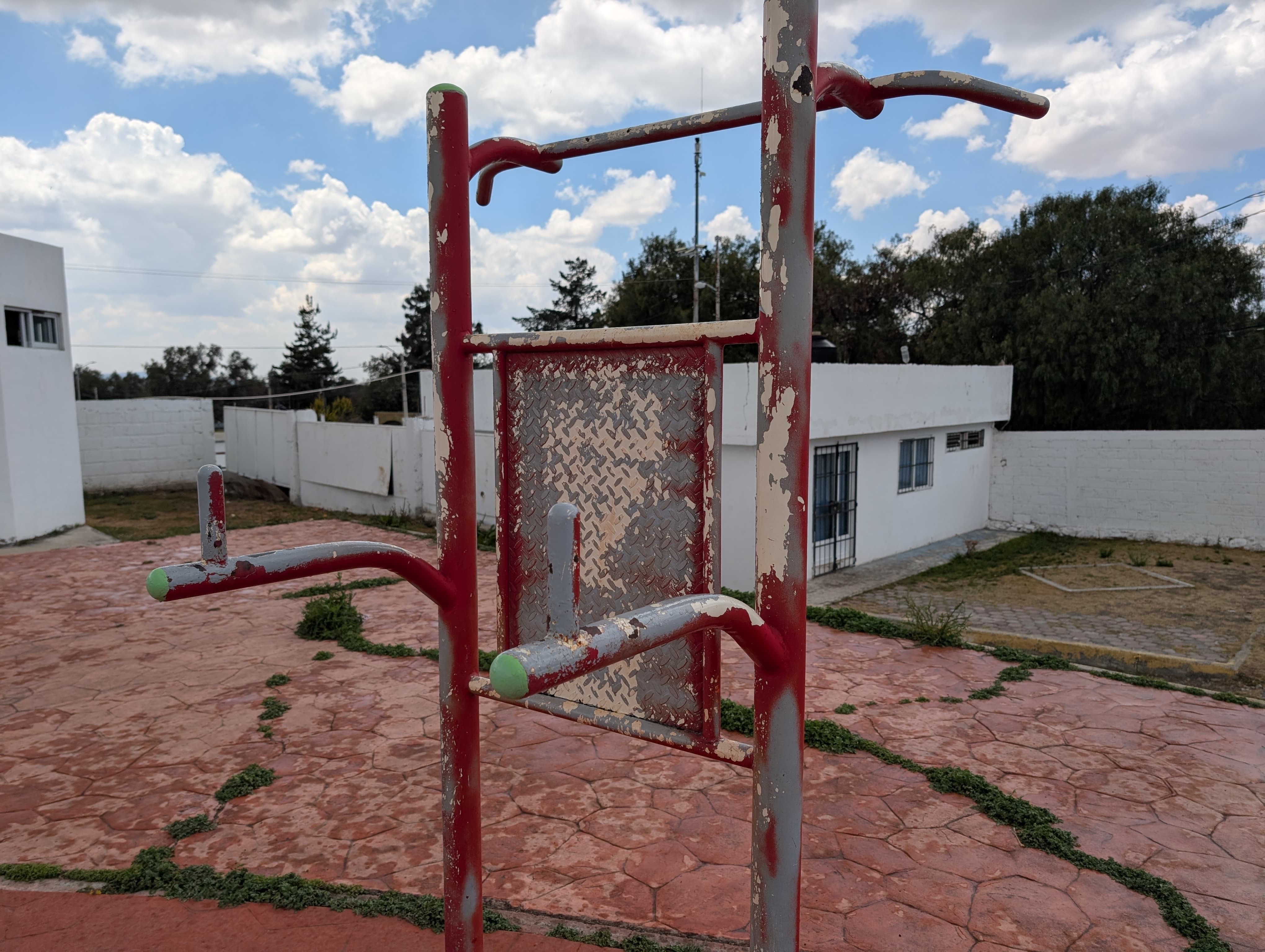 Imagen 6 de 6: Regidora de Mineral de la Reforma, continúa visitando espacios abandonados