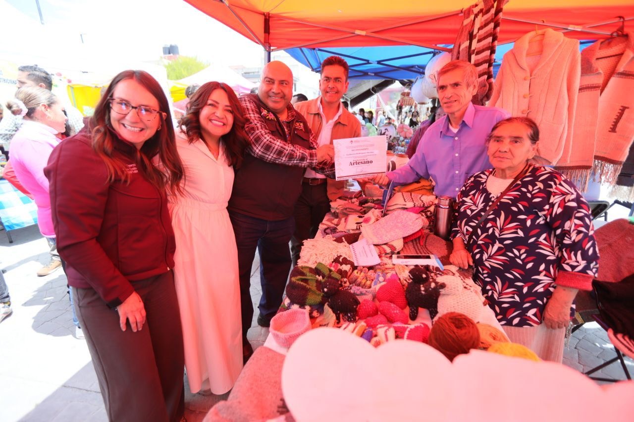 Imagen 2 de 3: Exposición de artesanía en Mineral de la Reforma