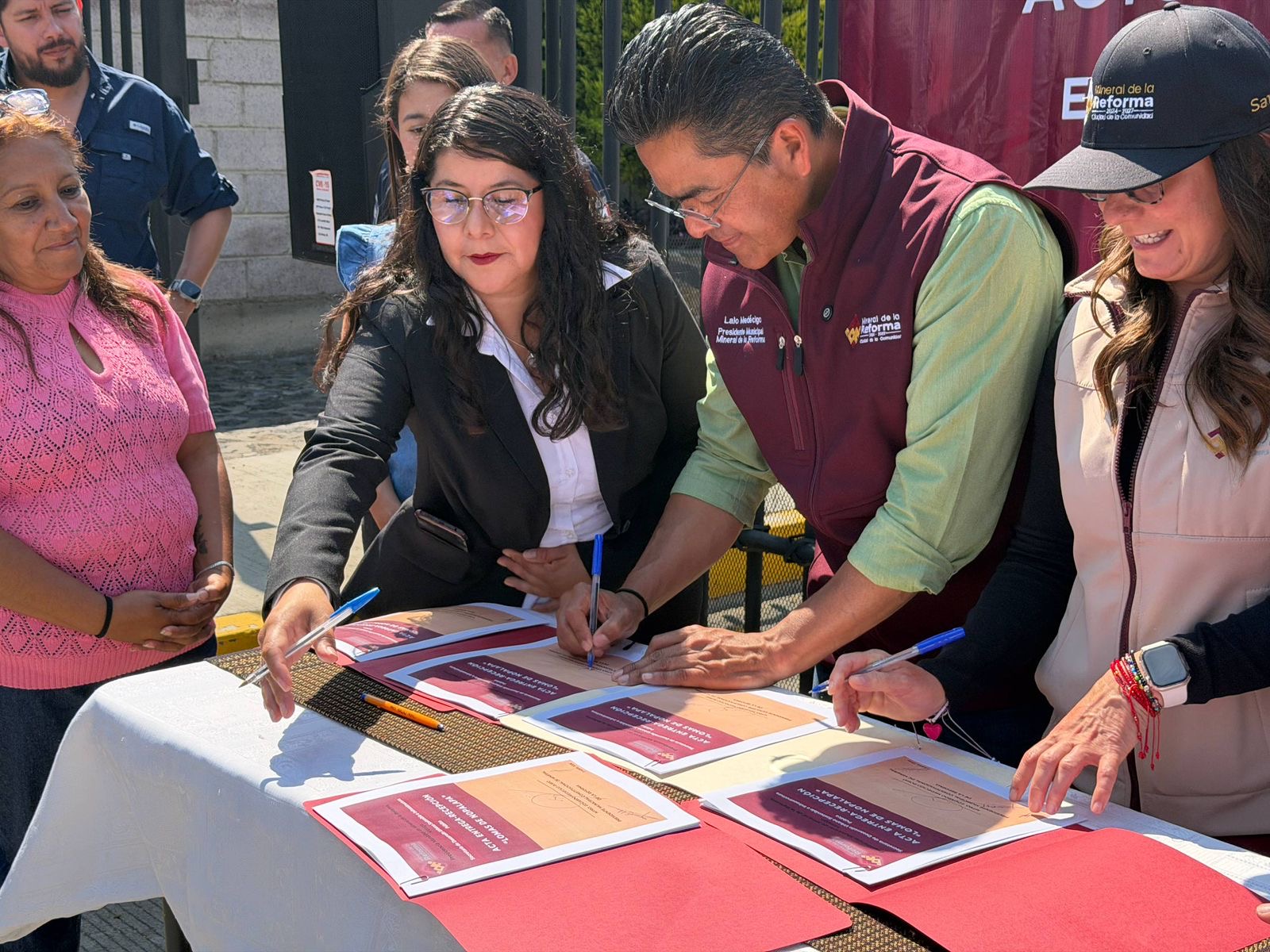 Imagen 2 de 2: Diez años después, regularizan fraccionamiento en Mineral de la Reforma