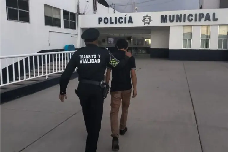 Policías evitan suicidio de un joven en Pachuca