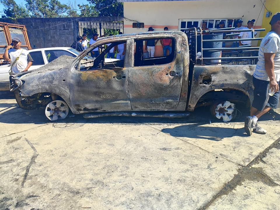 Imagen 2 de 2: Explosión en Tianguistengo, pone al descubierto venta ilegal de gasolina